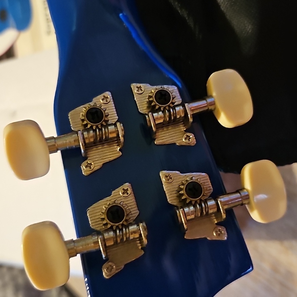 Soprano Ukulele Starter Kit - Blue